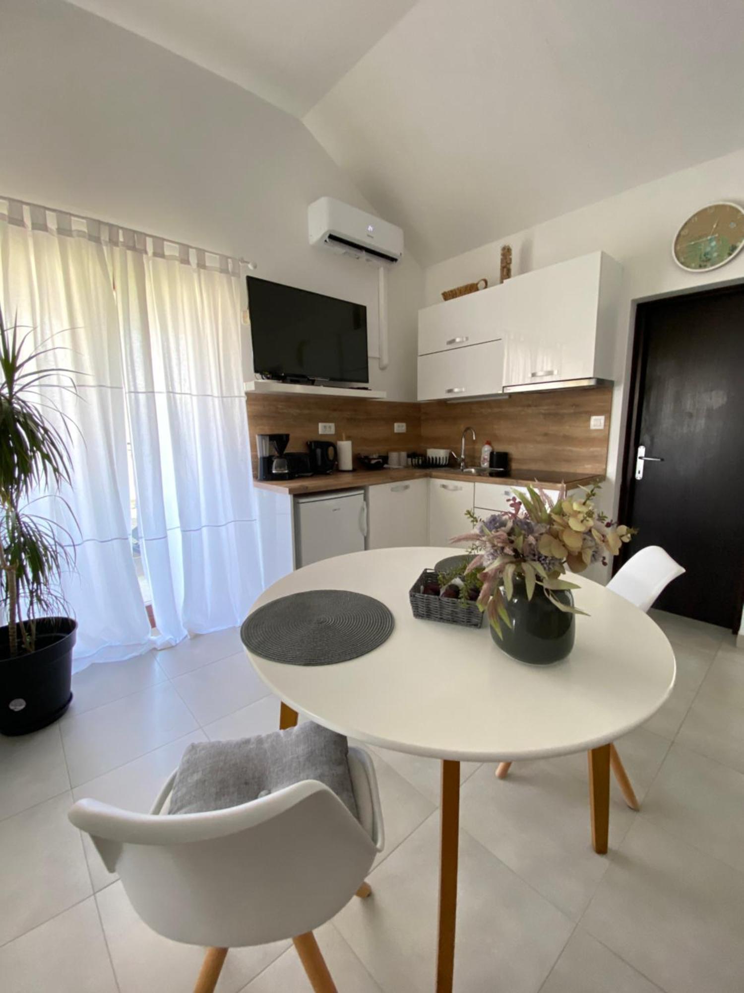 Apartments Flora 1 Banjol المظهر الخارجي الصورة
